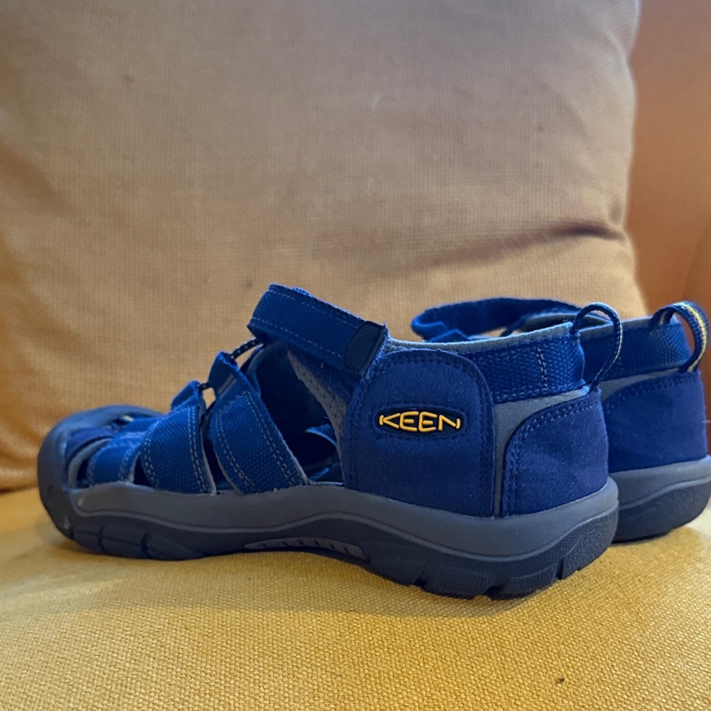 Like New Keen Boys' Dark Blue Outdoor Sport Sandals